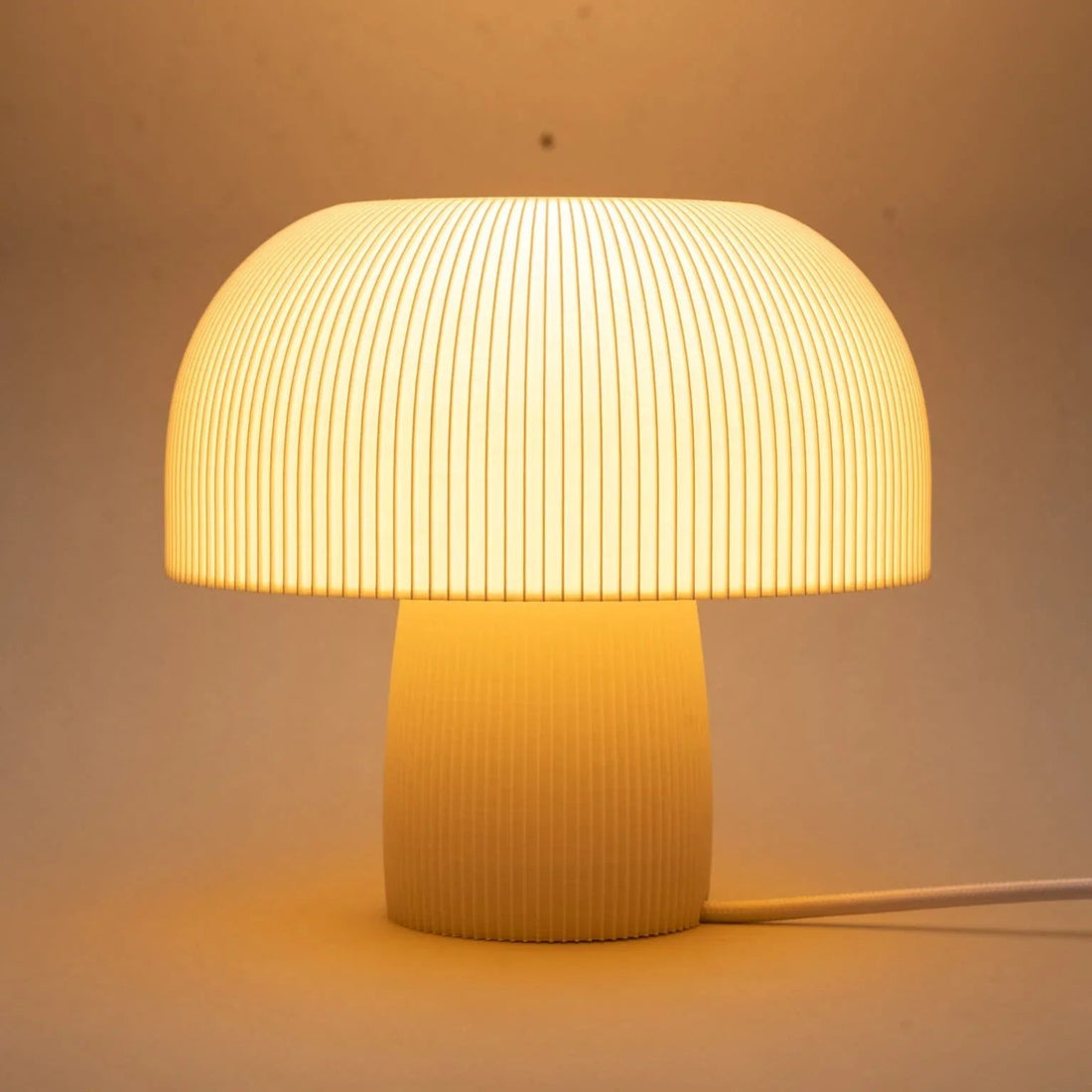 Mushroom-shaped 3D-printed table lamp