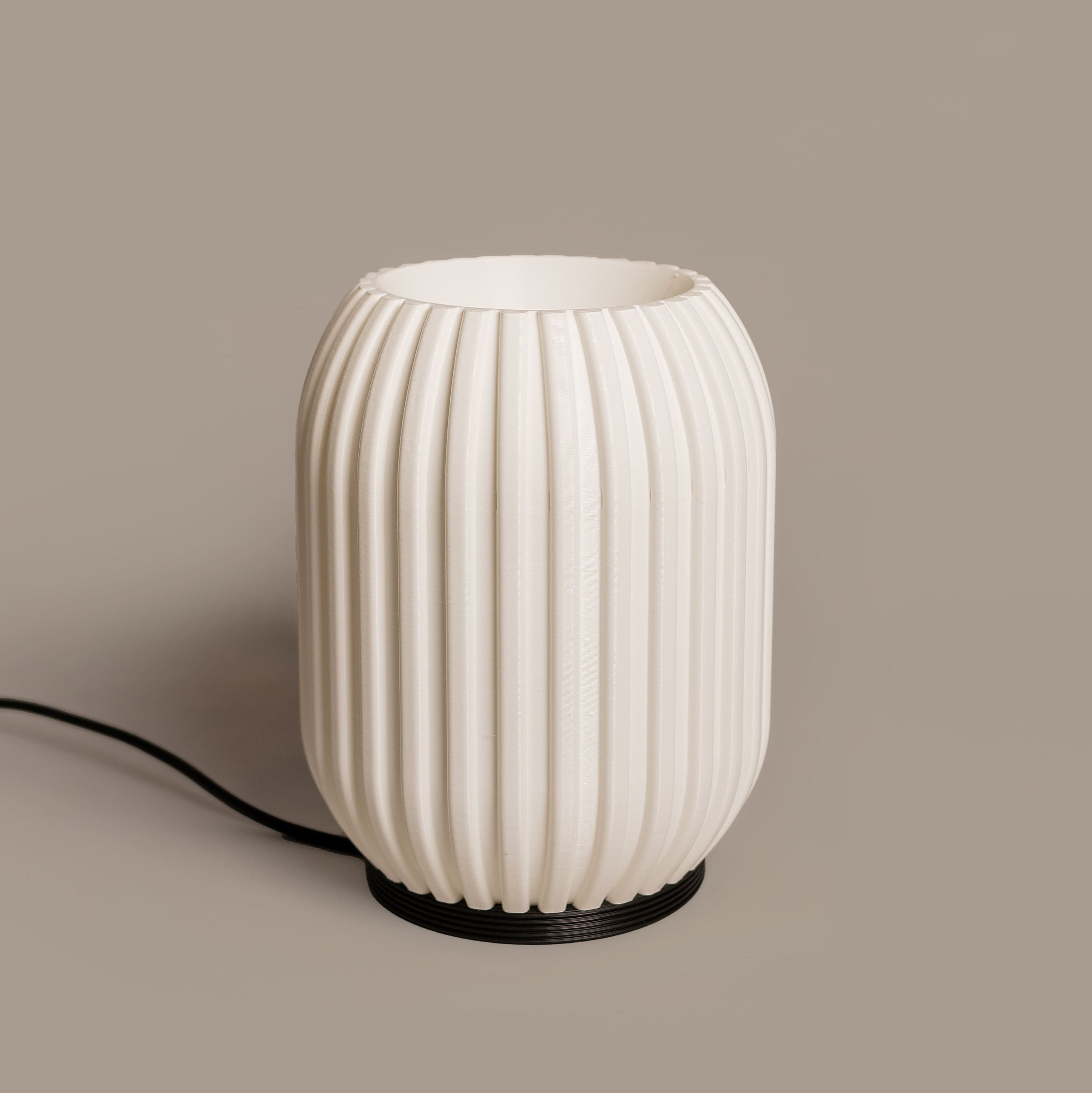 Honeycomb Table Lamp White detail